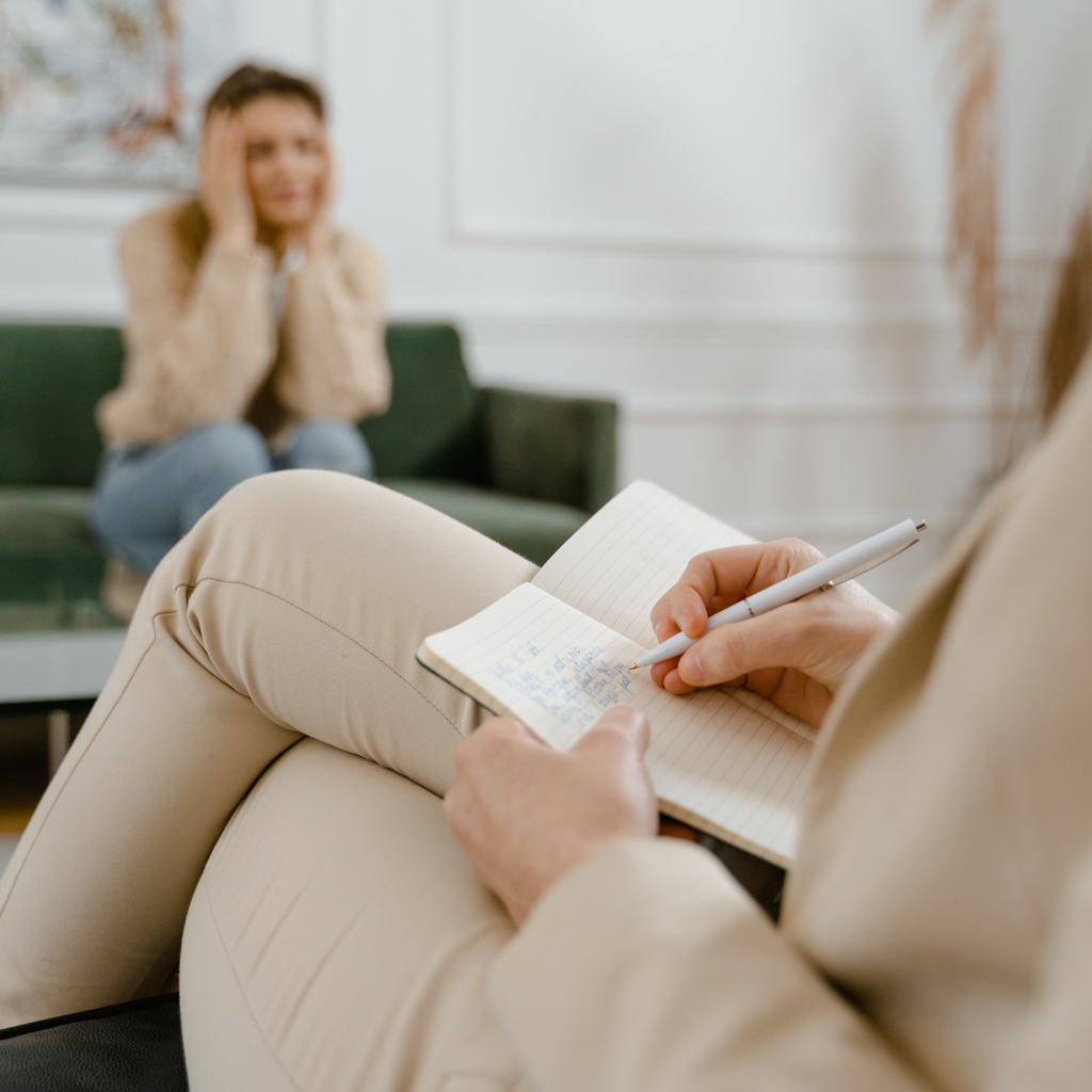 What Is Chronic Impulsivity? Understanding Impulse-Control Disorders 2 Therapist taking notes while talking to a distressed patient during a counseling session for impulse control.