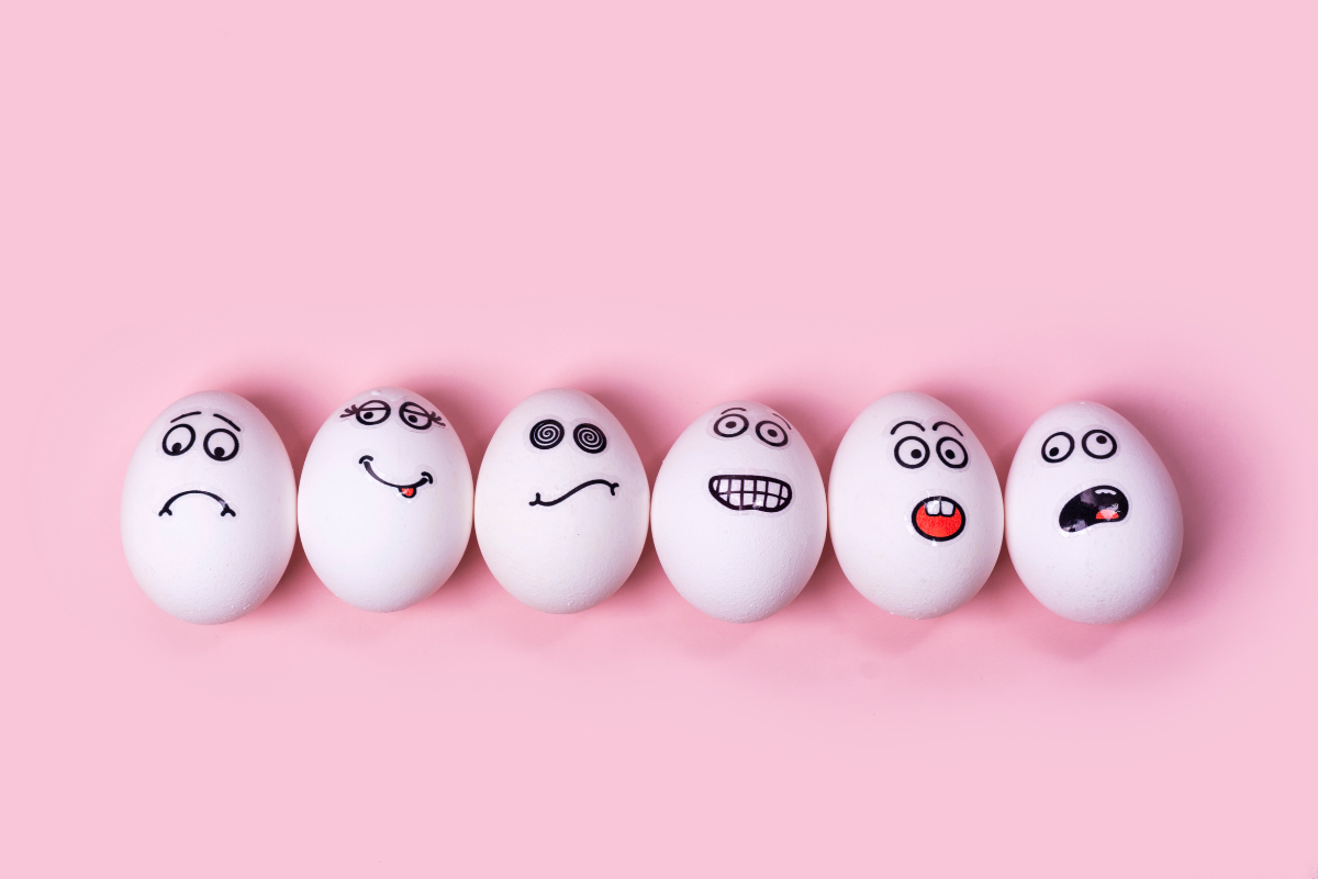 drawn egg faces, representing a person with Borderline Personality Disorder (BPD) extreme shift in mood.