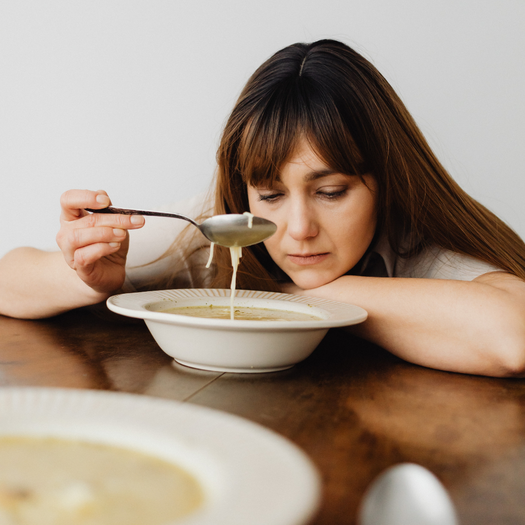 woman experiencing appetite loss 