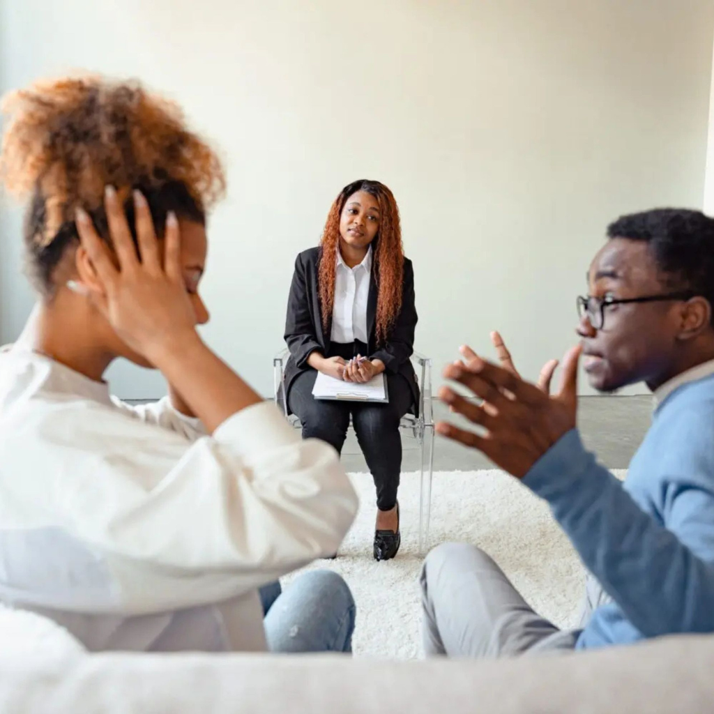 Relationship OCD (ROCD): Symptoms, Patterns, and Treatment 2 Couple in therapy discussing relationship distress linked to relationship OCD (ROCD).